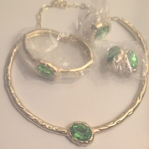 Elegant Gold Necklace and Bracelet Set with Green Stones